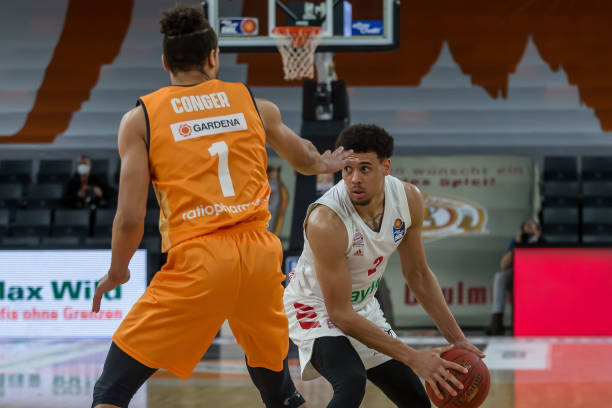 的赛场上脱 的赛场上脱